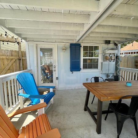 Seablue Cottage - Downstairs; 2 Blocks To The Beach Galveston Exterior photo