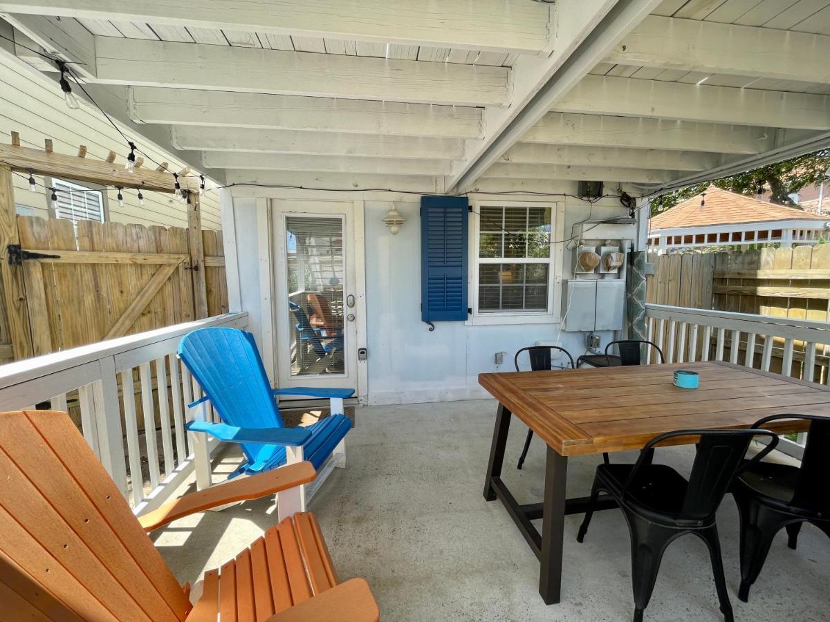 Seablue Cottage - Downstairs; 2 Blocks To The Beach Galveston Exterior photo